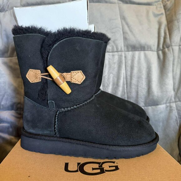 NIB UGG Keely Black Suede Sheepskin Boots Mid Calf Big Kid Size 3 GIFT Christmas - Picture 1 of 10